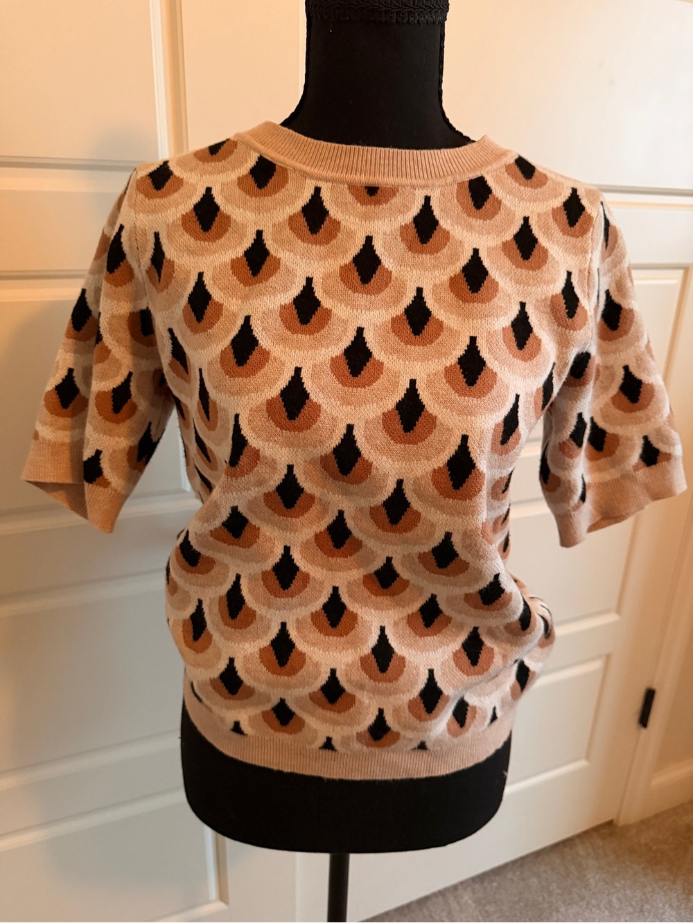 Christian Siriano Short-Sleeve Knit Top in Beige Multi